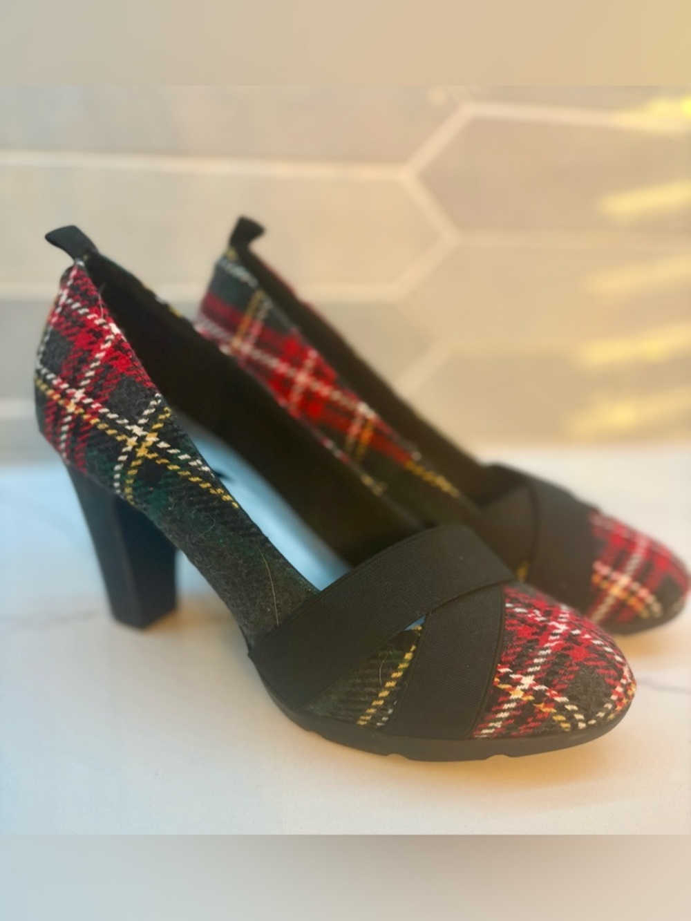 Anne Klein Sport Women's Grey Multi Color Plaid Pump
